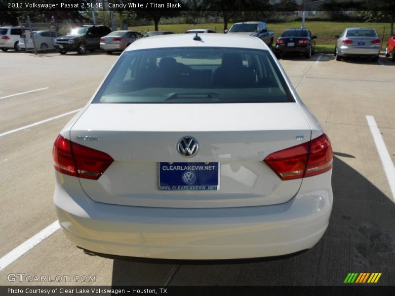 Candy White / Titan Black 2012 Volkswagen Passat 2.5L SE