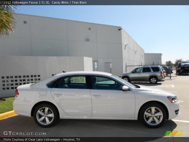 Candy White / Titan Black 2012 Volkswagen Passat 2.5L SE