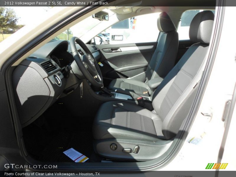 Candy White / Titan Black 2012 Volkswagen Passat 2.5L SE