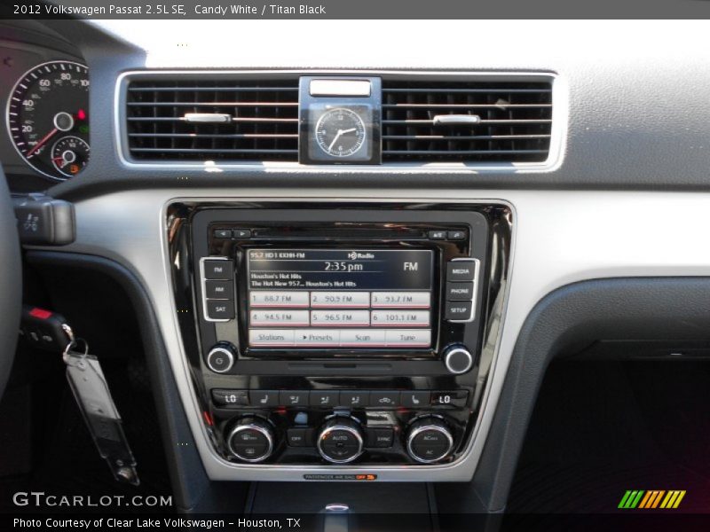 Candy White / Titan Black 2012 Volkswagen Passat 2.5L SE
