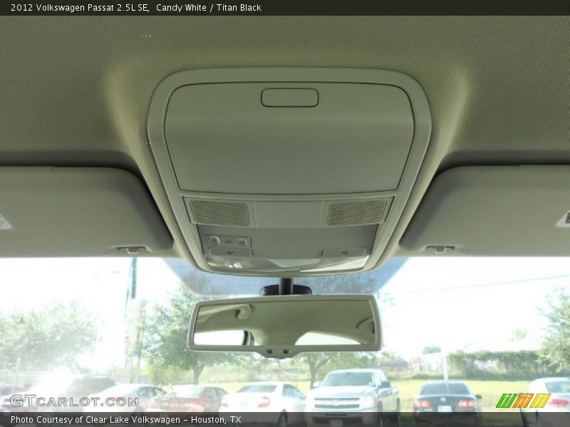 Candy White / Titan Black 2012 Volkswagen Passat 2.5L SE