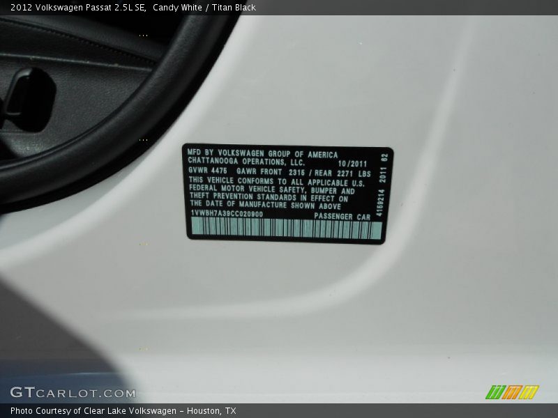 Candy White / Titan Black 2012 Volkswagen Passat 2.5L SE