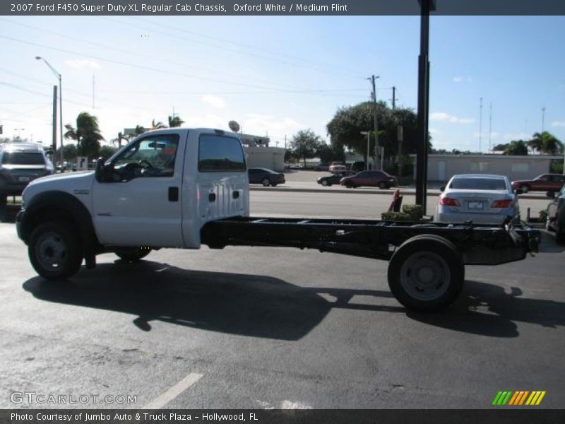 Oxford White / Medium Flint 2007 Ford F450 Super Duty XL Regular Cab Chassis