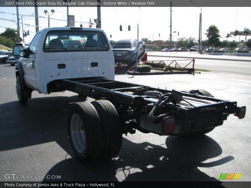 Oxford White / Medium Flint 2007 Ford F450 Super Duty XL Regular Cab Chassis