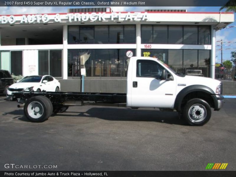 Oxford White / Medium Flint 2007 Ford F450 Super Duty XL Regular Cab Chassis