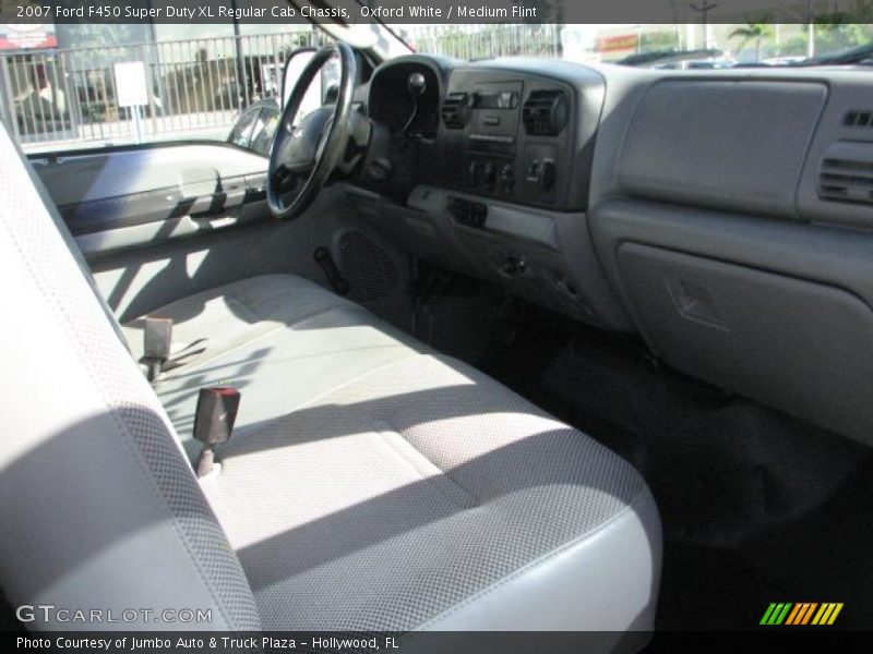 Oxford White / Medium Flint 2007 Ford F450 Super Duty XL Regular Cab Chassis