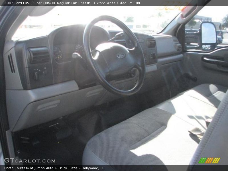 Oxford White / Medium Flint 2007 Ford F450 Super Duty XL Regular Cab Chassis