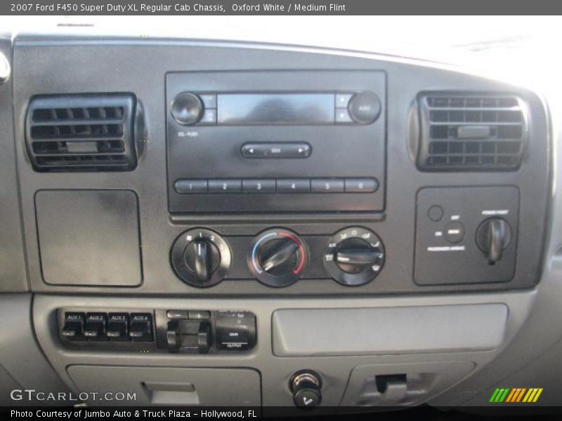 Oxford White / Medium Flint 2007 Ford F450 Super Duty XL Regular Cab Chassis