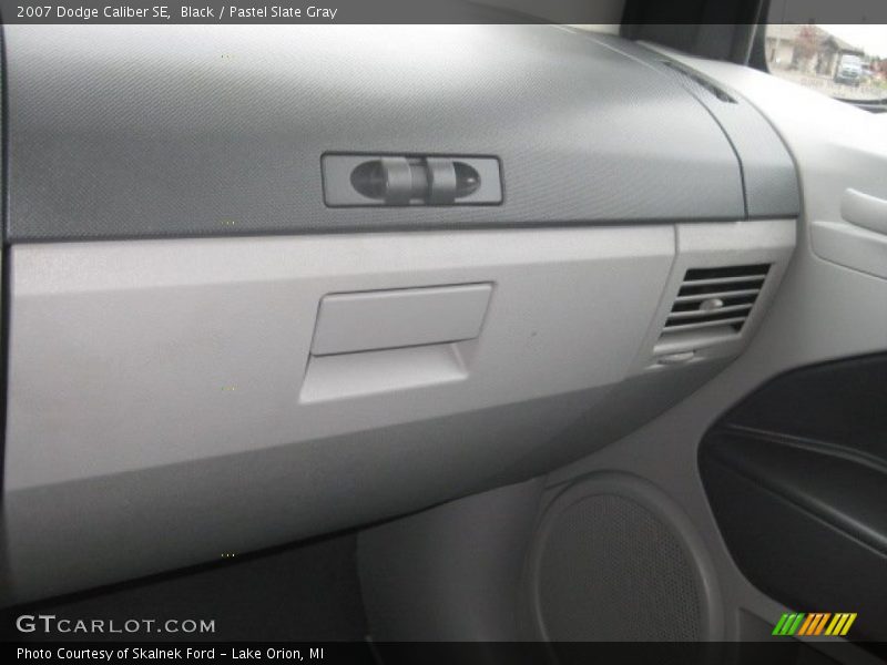 Black / Pastel Slate Gray 2007 Dodge Caliber SE
