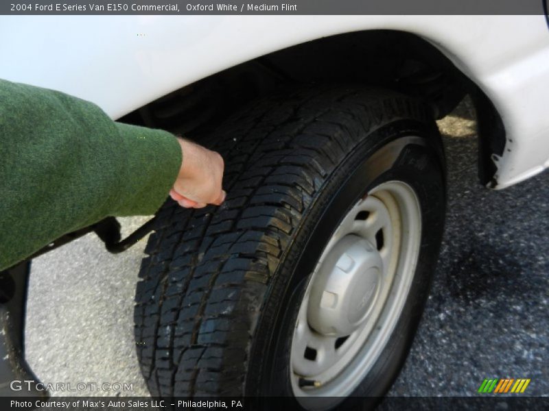 Oxford White / Medium Flint 2004 Ford E Series Van E150 Commercial