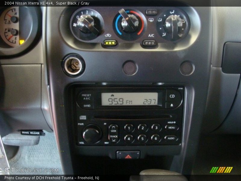 Super Black / Gray 2004 Nissan Xterra XE 4x4