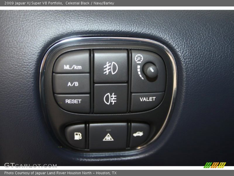 Controls of 2009 XJ Super V8 Portfolio