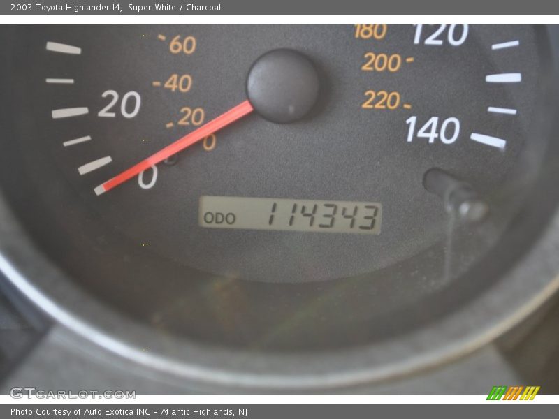 Super White / Charcoal 2003 Toyota Highlander I4