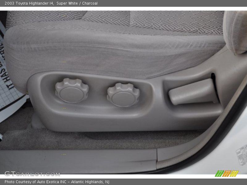 Super White / Charcoal 2003 Toyota Highlander I4