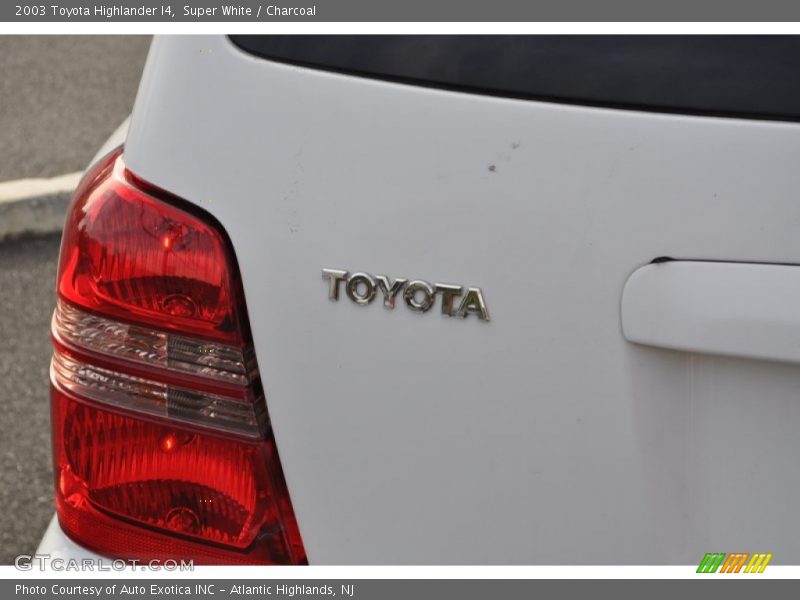 Super White / Charcoal 2003 Toyota Highlander I4