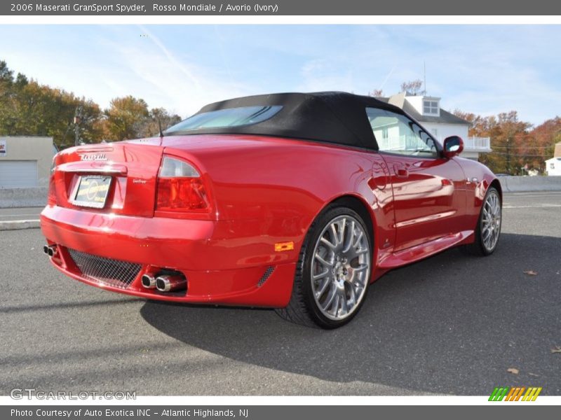 Rosso Mondiale / Avorio (Ivory) 2006 Maserati GranSport Spyder