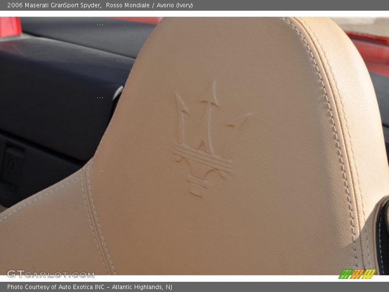Rosso Mondiale / Avorio (Ivory) 2006 Maserati GranSport Spyder