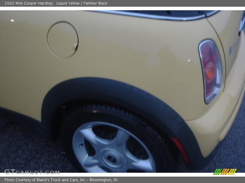 Liquid Yellow / Panther Black 2002 Mini Cooper Hardtop