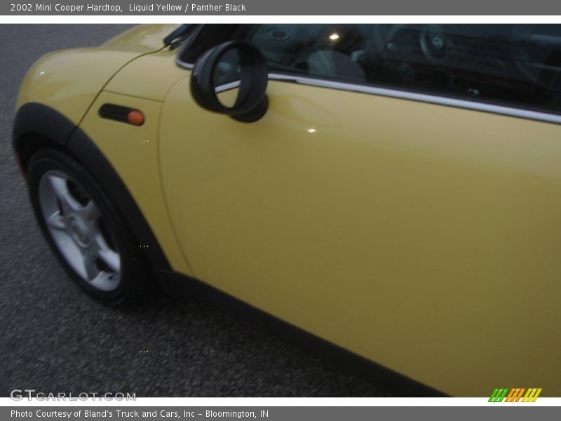 Liquid Yellow / Panther Black 2002 Mini Cooper Hardtop