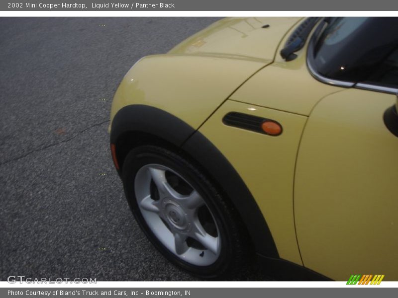 Liquid Yellow / Panther Black 2002 Mini Cooper Hardtop