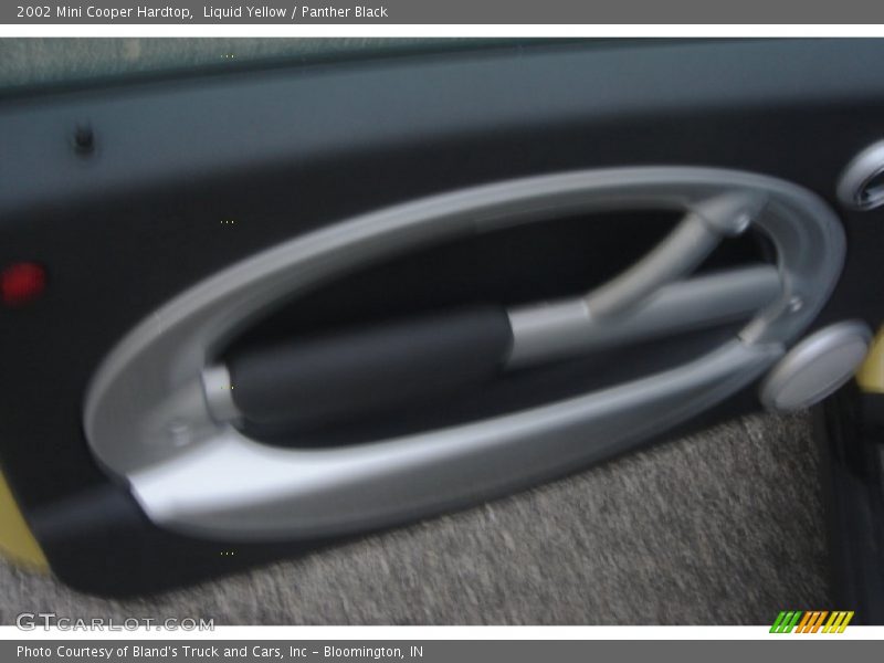 Liquid Yellow / Panther Black 2002 Mini Cooper Hardtop