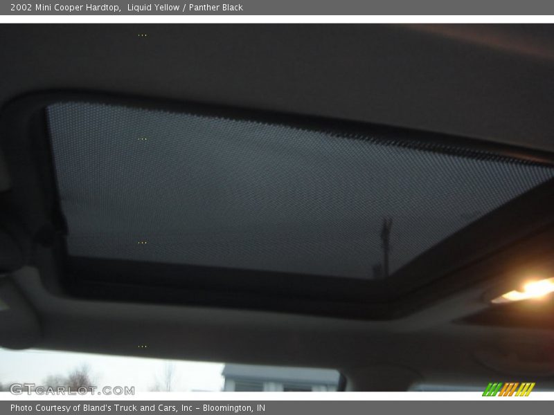 Liquid Yellow / Panther Black 2002 Mini Cooper Hardtop