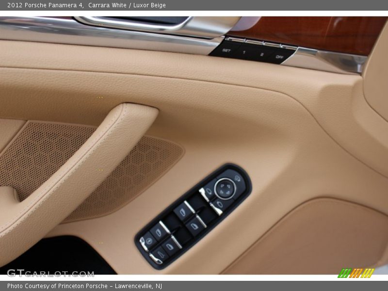 Controls of 2012 Panamera 4