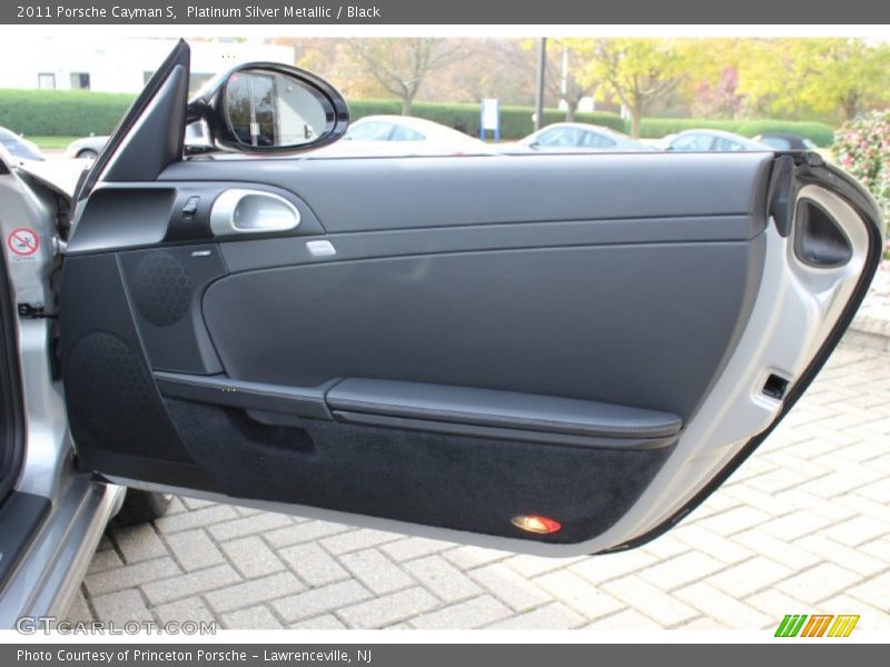 Door Panel of 2011 Cayman S
