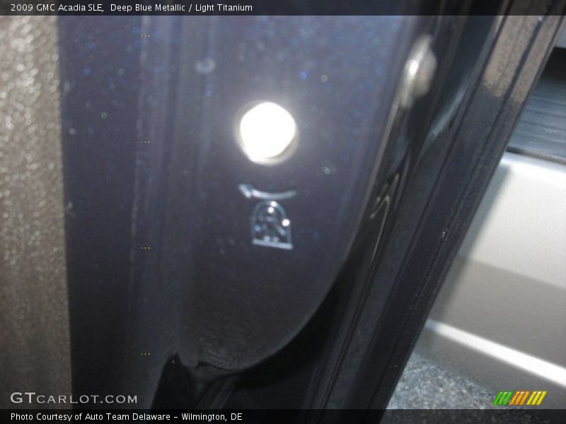 Deep Blue Metallic / Light Titanium 2009 GMC Acadia SLE
