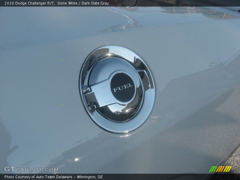 Stone White / Dark Slate Gray 2010 Dodge Challenger R/T