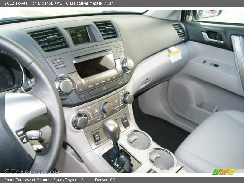 Classic Silver Metallic / Ash 2012 Toyota Highlander SE 4WD