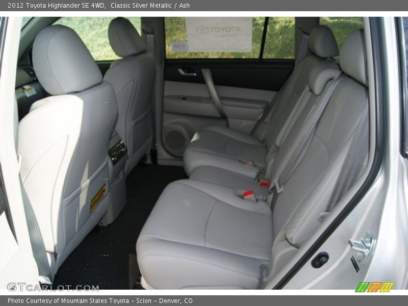 Classic Silver Metallic / Ash 2012 Toyota Highlander SE 4WD