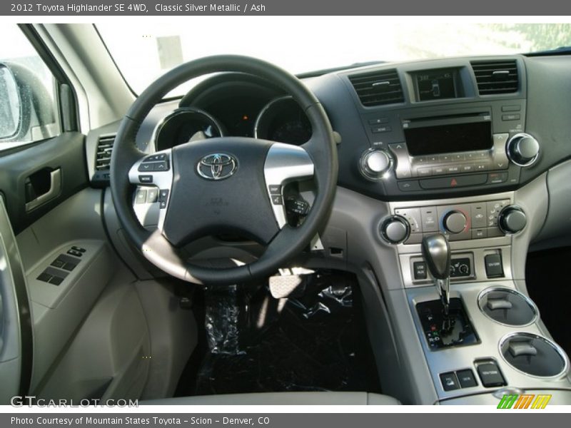 Classic Silver Metallic / Ash 2012 Toyota Highlander SE 4WD