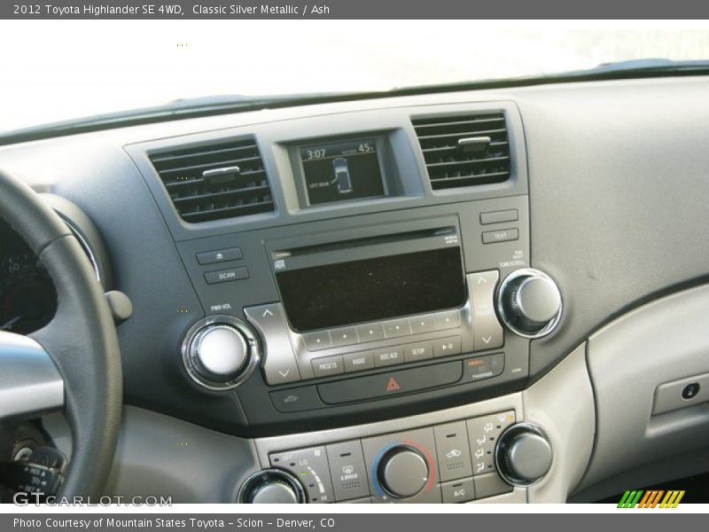 Classic Silver Metallic / Ash 2012 Toyota Highlander SE 4WD