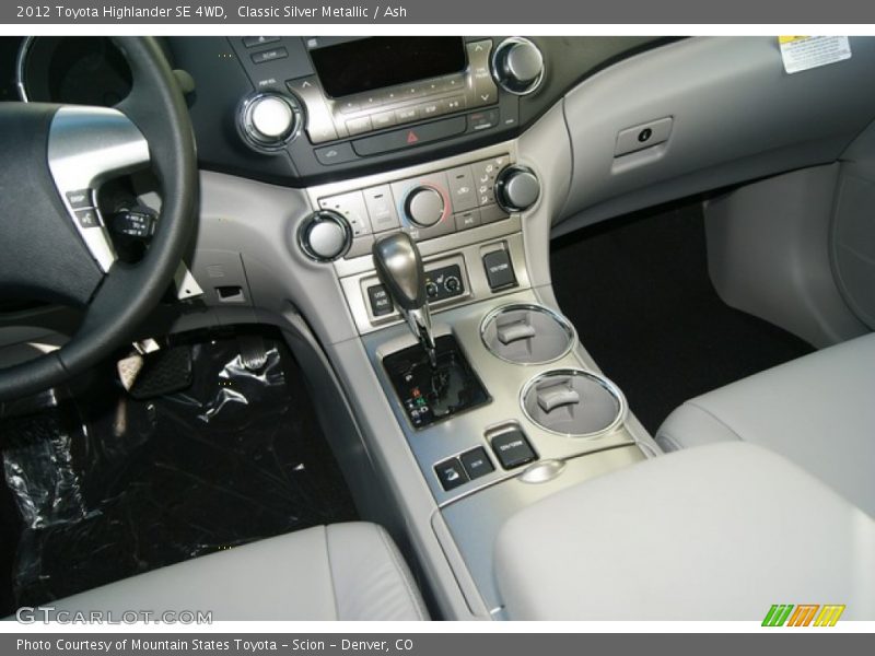 Classic Silver Metallic / Ash 2012 Toyota Highlander SE 4WD