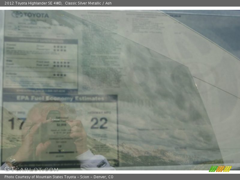 Classic Silver Metallic / Ash 2012 Toyota Highlander SE 4WD