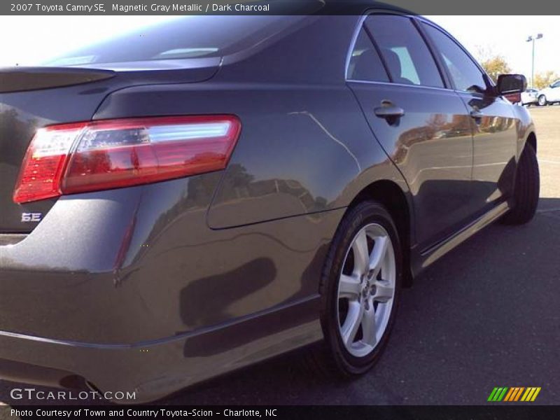 Magnetic Gray Metallic / Dark Charcoal 2007 Toyota Camry SE