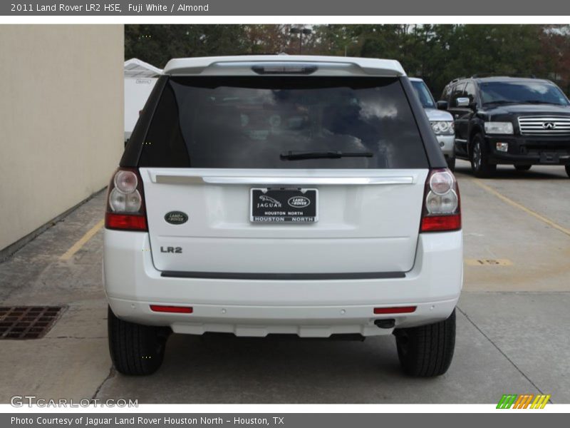 Fuji White / Almond 2011 Land Rover LR2 HSE