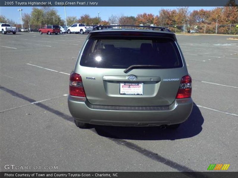 Oasis Green Pearl / Ivory 2005 Toyota Highlander I4