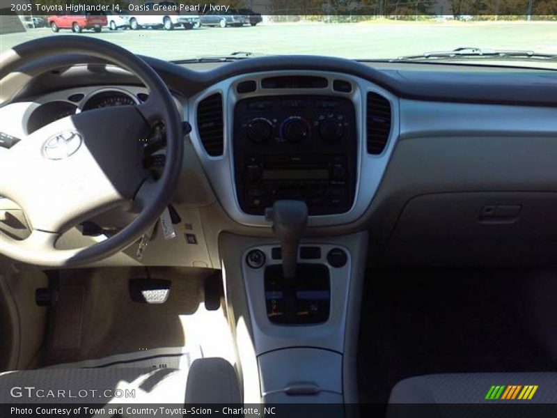 Oasis Green Pearl / Ivory 2005 Toyota Highlander I4