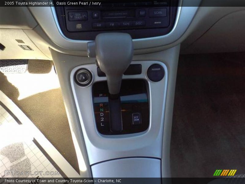 Oasis Green Pearl / Ivory 2005 Toyota Highlander I4