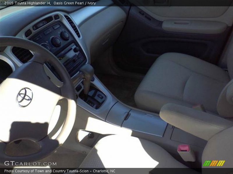 Oasis Green Pearl / Ivory 2005 Toyota Highlander I4