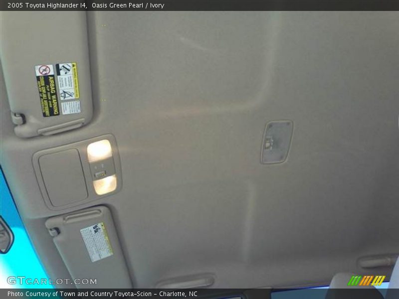 Oasis Green Pearl / Ivory 2005 Toyota Highlander I4
