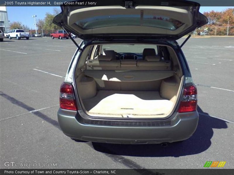 Oasis Green Pearl / Ivory 2005 Toyota Highlander I4