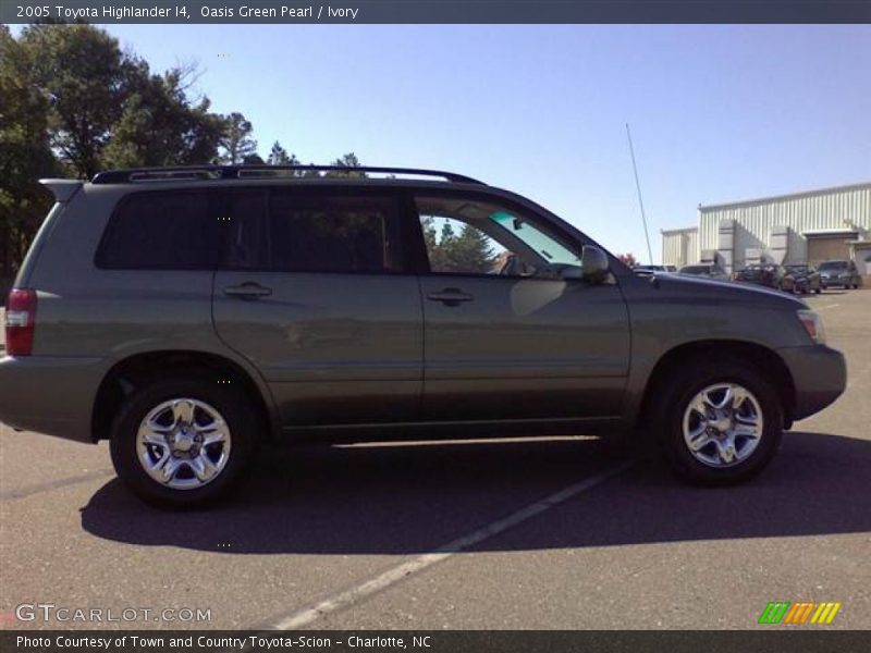 Oasis Green Pearl / Ivory 2005 Toyota Highlander I4