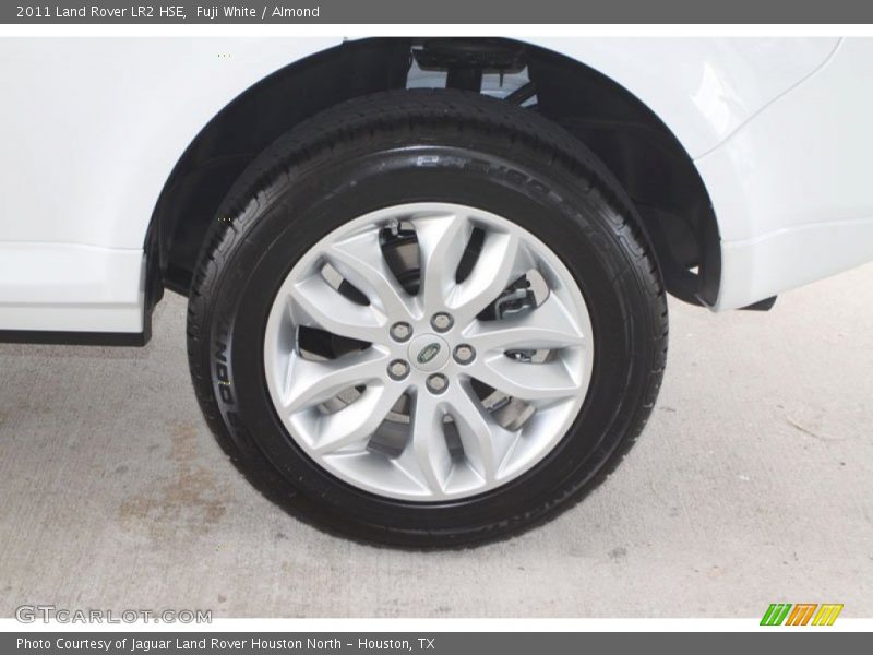 Fuji White / Almond 2011 Land Rover LR2 HSE