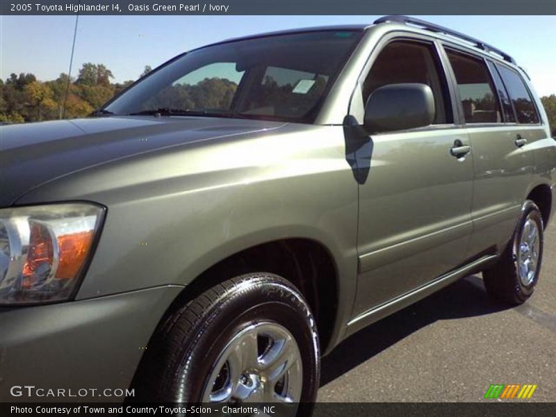Oasis Green Pearl / Ivory 2005 Toyota Highlander I4