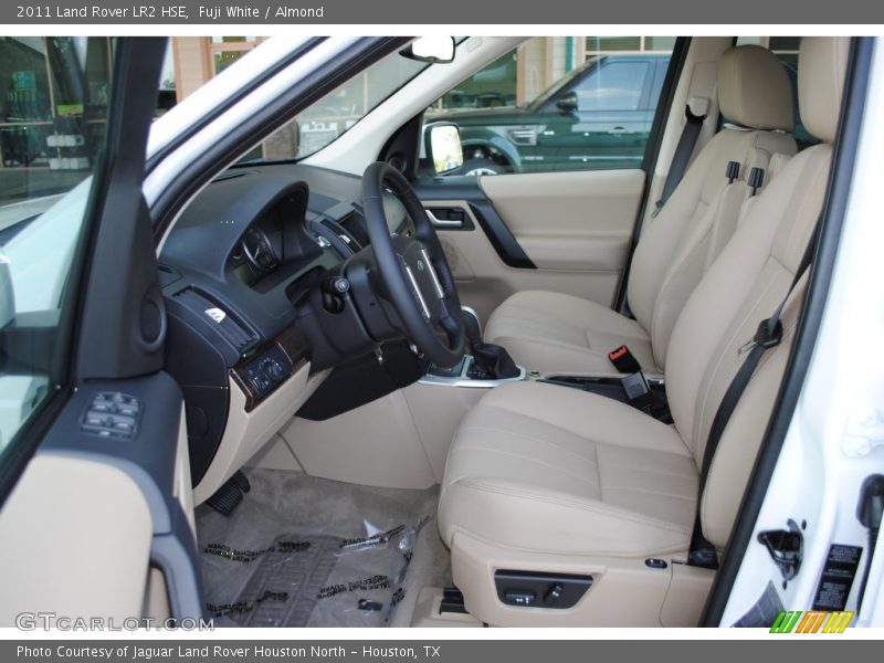 Fuji White / Almond 2011 Land Rover LR2 HSE