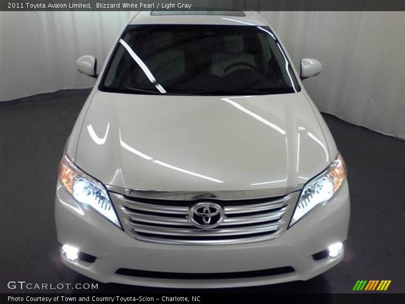 Blizzard White Pearl / Light Gray 2011 Toyota Avalon Limited