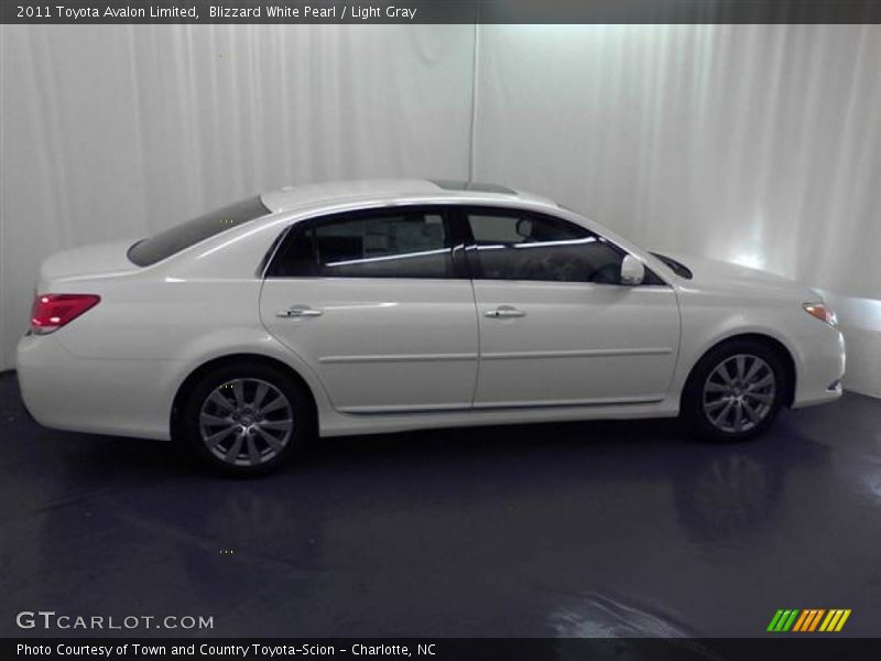 Blizzard White Pearl / Light Gray 2011 Toyota Avalon Limited